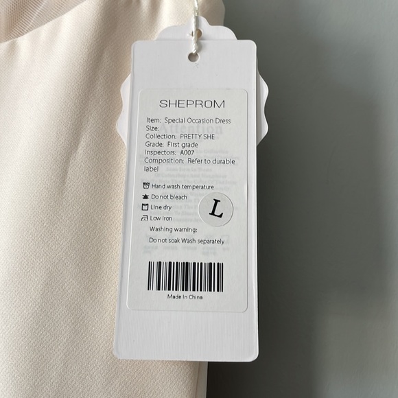 Off-white dress size L but fits like S - Picture 3 of 3